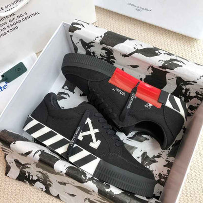 Tênis Off-White Vulcanized Low Canvas Black