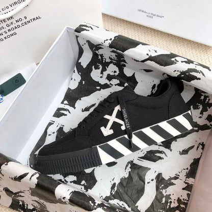 Tênis Off-White Vulcanized Low Canvas Black